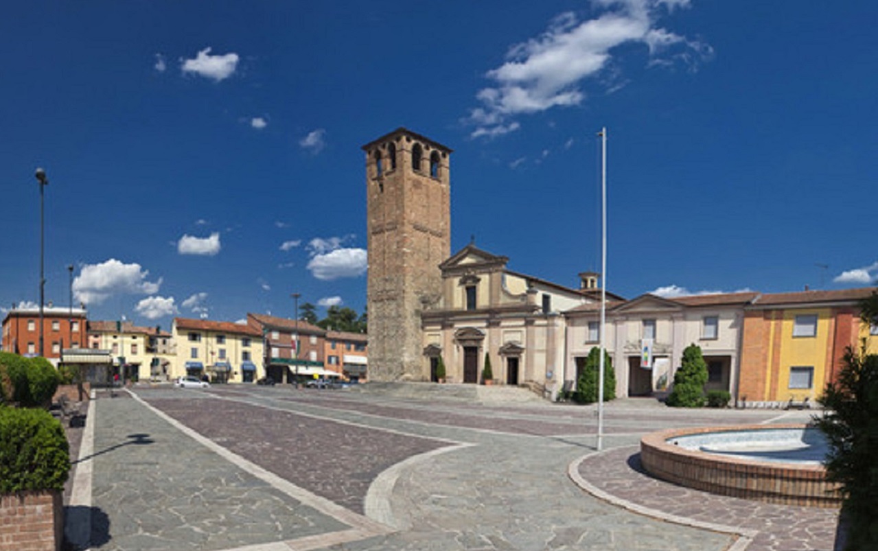 Pontenure (PC), Piazza Tre Martiri-Pontenure (PC), Piazza Tre Martiri, ph. Maurizio Fregni-CC BY-SA 3.0