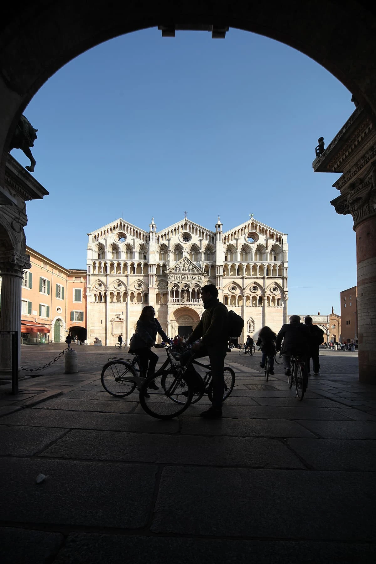 Ferrara, bici in Cattedrale