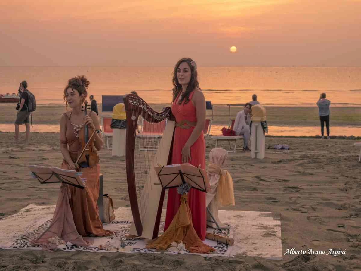 Cervia (RA), Alba musicale in spiaggia a Pinarella