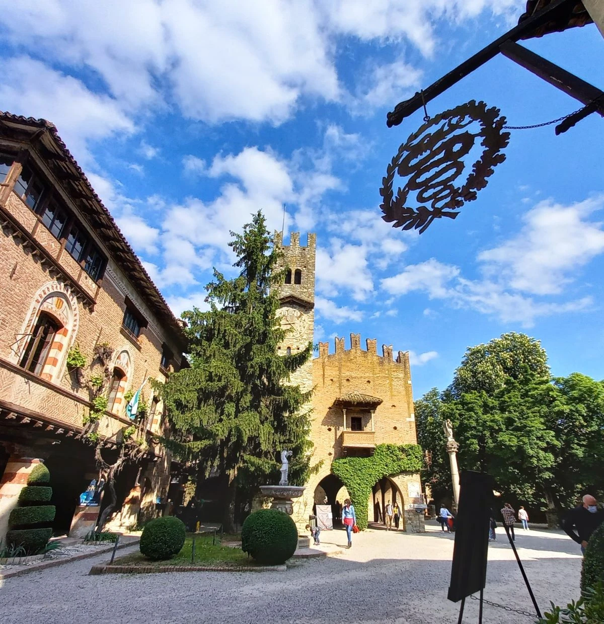 Vigolzone (PC), Grazzano Visconti